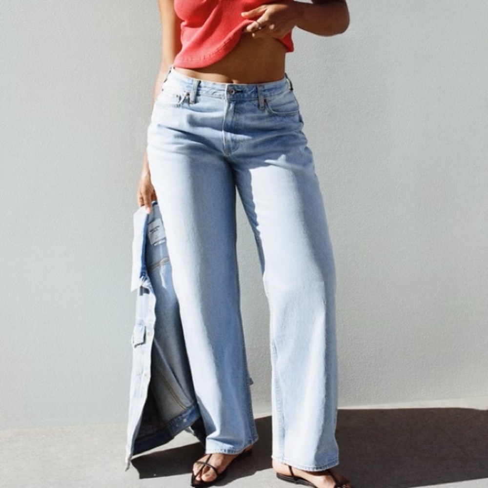 Abercrombie & Fitch The Loose High Rise Jeans Light Wash Size 2 26 Short